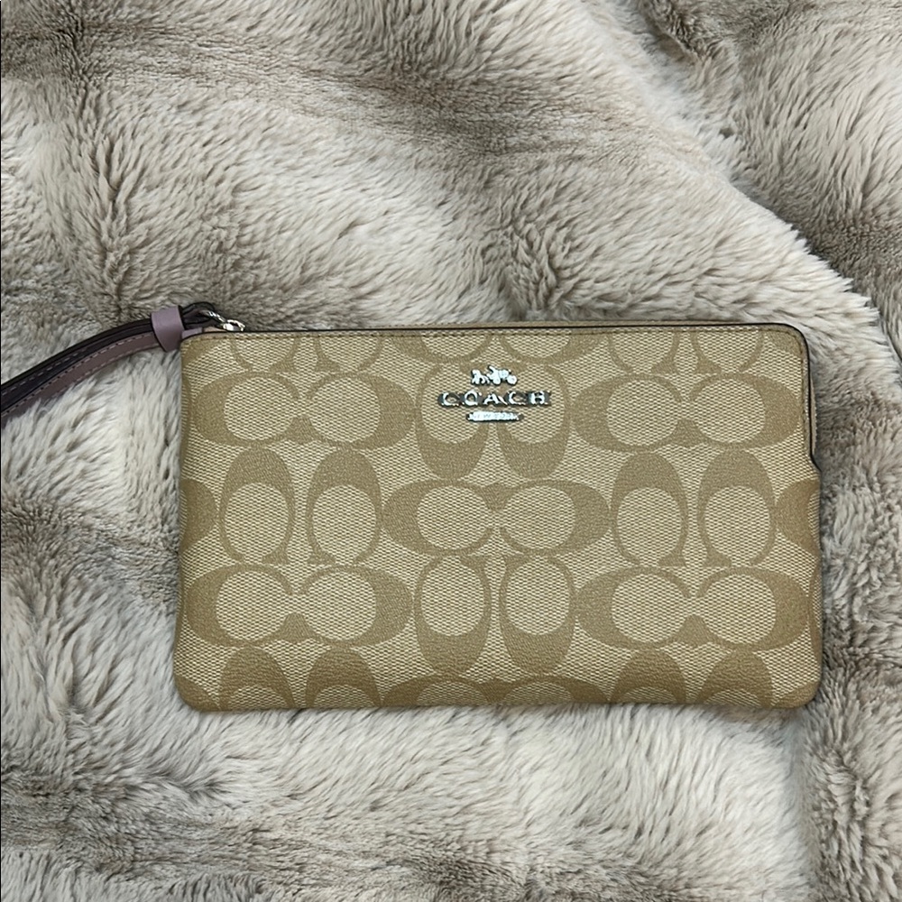 Coach wristlet with classic‎ C logos